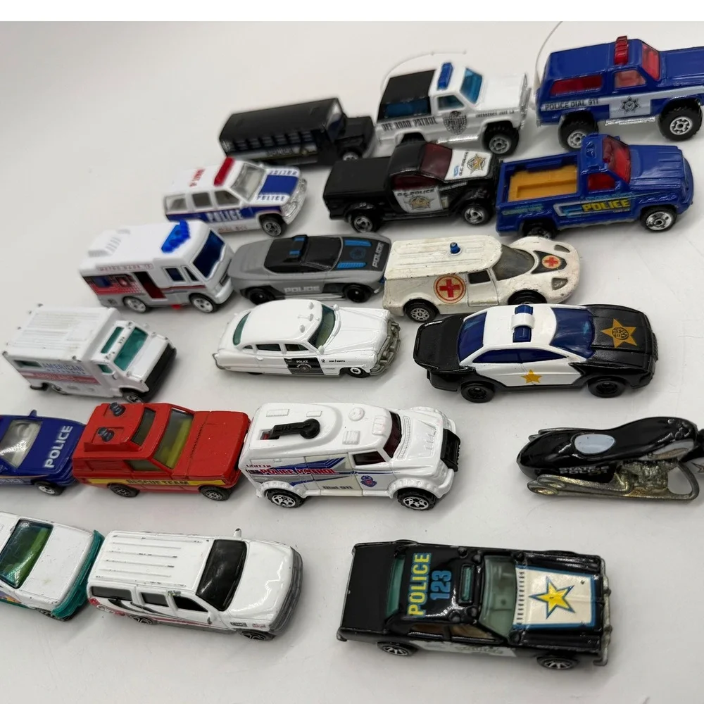Hot Wheels Matchbox Mixed Lot 19 Diecast Police Ambulance Rescue Vehicles Used